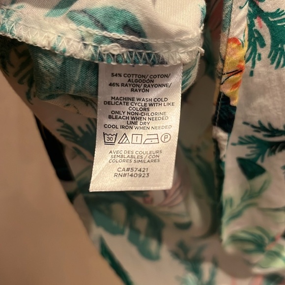 Ann Taylor LOFT Women’s Tropical v neck shirt Size Petite Large - Picture 8 of 8